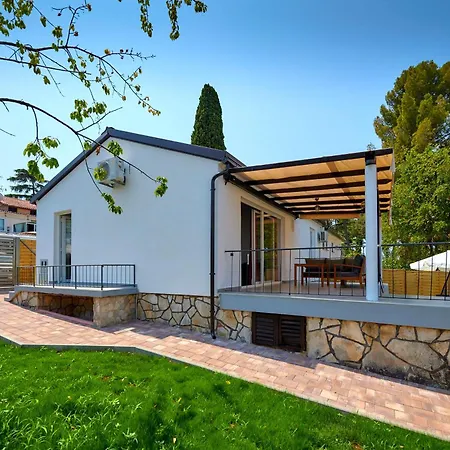 Spadici 80m From The Villa