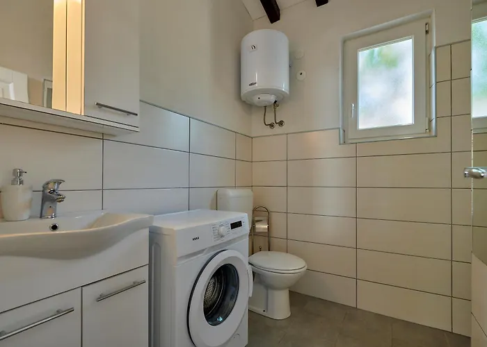 Spadici 80m From The Villa Porec