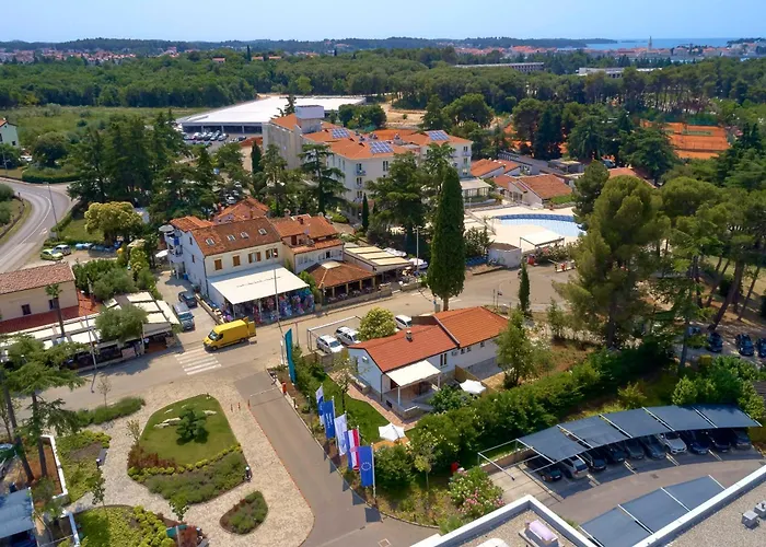 Spadici 80m From The Villa Porec