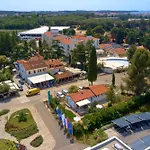 Spadici 80m From The Villa Poreč