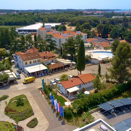 Spadici 80m From The Villa Poreč