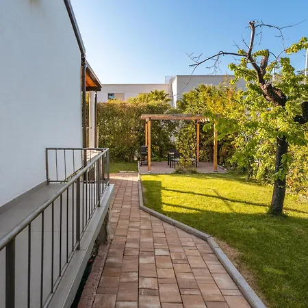 Spadici 80m From The Villa Poreč